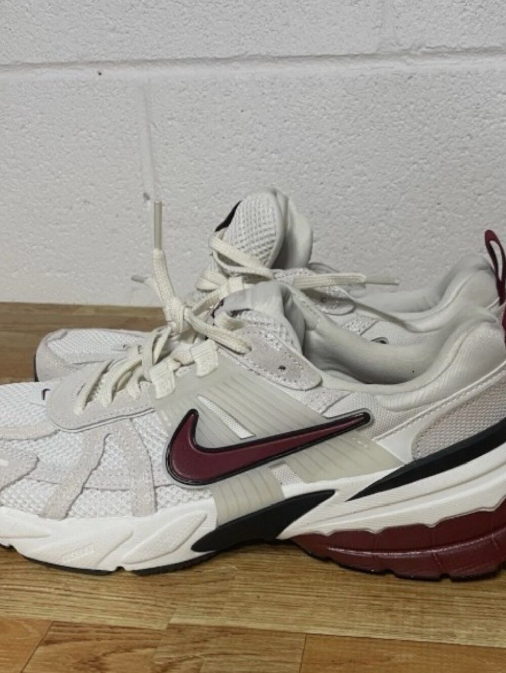 New Nike Y2K Run SE Women's Shoes White/ Black/ Team Red Sneakers - Size 9.5 - Picture 2 of 12